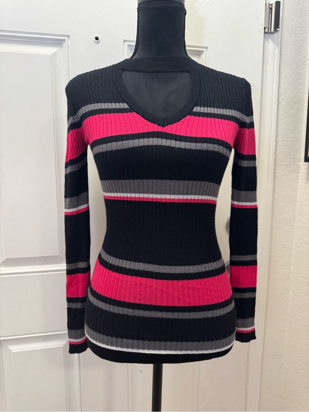 No Boundaries Black, Hot Pink & Gray Striped V-Neck Ribbed Sweater 0437